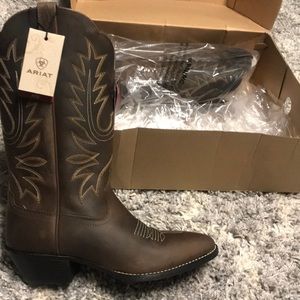 Ariat cowgirl boots